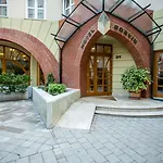 Corvin Corvin Wing Hotel