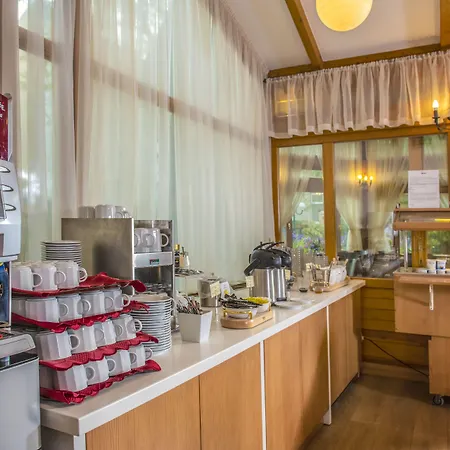 布达佩斯科尔温酒店 酒店